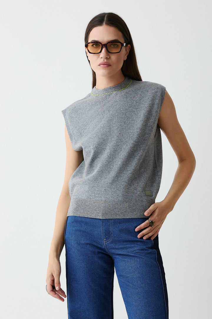 Clara Vest Grey